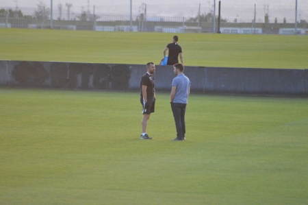Martínez y Sánchez han dialogado tras el entrenamiento (GRJ) Martínez y Sánchez han dialogado tras el entrenamiento (GRJ)