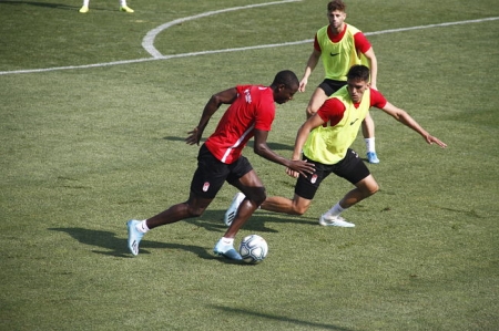 Ramos trata de superar a Martínez (GRJ) 