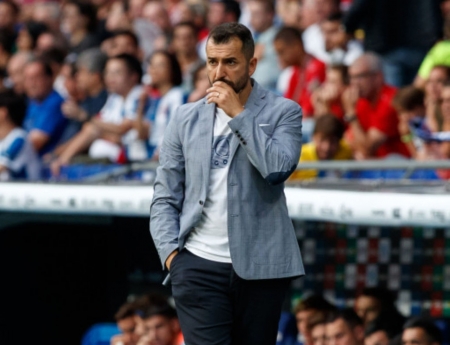 Diego Martínez, entrenador del Granada CF, en un momento del partido ante el Espanyol (LA LIGA)