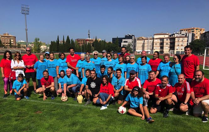 Participantes en el `5º Partido de Fútbol por el Entendimiento` que enfrenta a las mujeres de Santa Adela contra los políticos de la ciudad de Granad (GRANADA PARALÍMPICA).