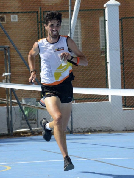 Carlos Raico en su esfuerzo final para llegar a la meta del Sprint