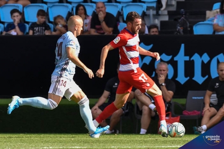 Quini en una jugada del último encuentro ante el Celta (JOSÉ M. BALDOMERO)