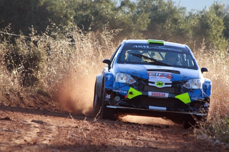 Un coche compitiendo en la edición anterior del Rally (RALLY CIUDAD DE GRANADA) Un coche compitiendo en la edición anterior del Rally (RALLY CIUDAD DE GRANADA)