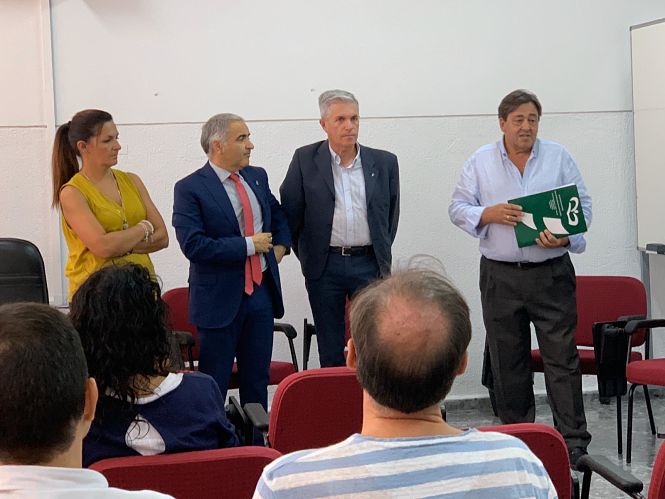 Antonio Jesús Castillo y José Manuel Molina Maza ha presentado la iniciativa (JUNTA) 