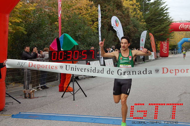 Ignacio Fontes entra ganador en meta (GLOBAL TEMPO)