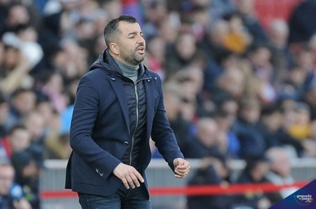 Diego Martínez, entrenador del Granada CF, durante un partido (ARCHIVO)