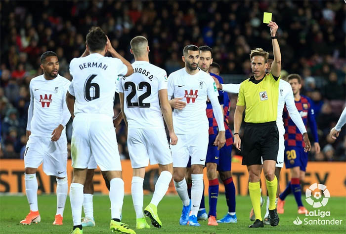 Momento en el que Germán fue expulsado ante el FC Barcelona (LA LIGA)