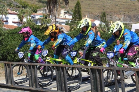 Momento de la salida femenina (AYTO. ALMUÑÉCAR) Momento de la salida femenina (AYTO. ALMUÑÉCAR)