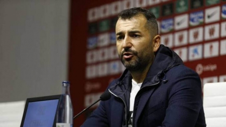 Diego Martínez, entrenador del Granada CF, en la sala de prensa Diego Martínez, entrenador del Granada CF, en la sala de prensa