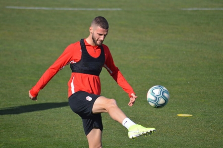 Duarte toca el balón durante la sesión (GRJ) Duarte toca el balón durante la sesión (GRJ)