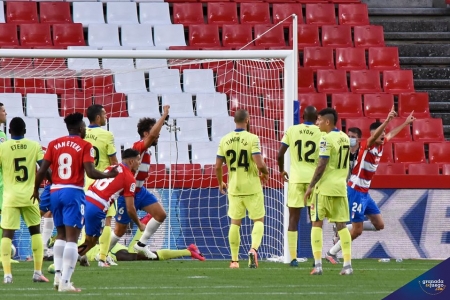 Carlos Fernández celebra el tanto de la igualada ante el Getafe CF (JOSÉ M. BALDOMERO) Carlos Fernández celebra el tanto de la igualada ante el Getafe CF (JOSÉ M. BALDOMERO)