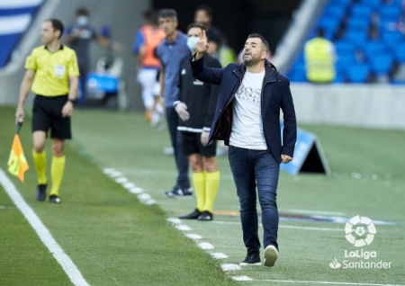 Diego Martínez, entrenador del Granada CF, durante el partido (LALIGA)