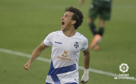 Milla celebra un gol con el Tenerife (LALIGA) Milla celebra un gol con el Tenerife (LALIGA)