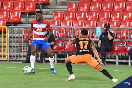 Eteki, durante el partido de la segunda vuelta ante el Valencia (GEJ)