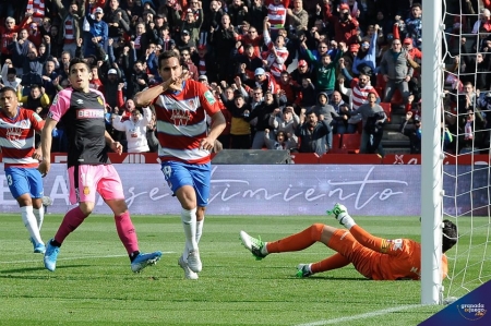 Montoro celebra el gol que consiguió ante el Mallorca en Los Cármenes (GRJ)