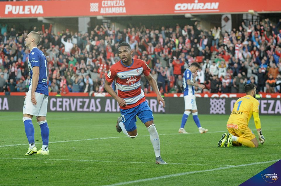 Yangel Herrera, en el momento de anotar el tercer gol ante el Alavés en Los Cármenes (BALDOMERO)