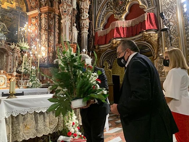 Ofrenda floral a la patrona de la ciudad (JOSÉ VELASCO) 