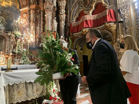 Ofrenda floral a la patrona de la ciudad (JOSÉ VELASCO) Ofrenda floral a la patrona de la ciudad (JOSÉ VELASCO)