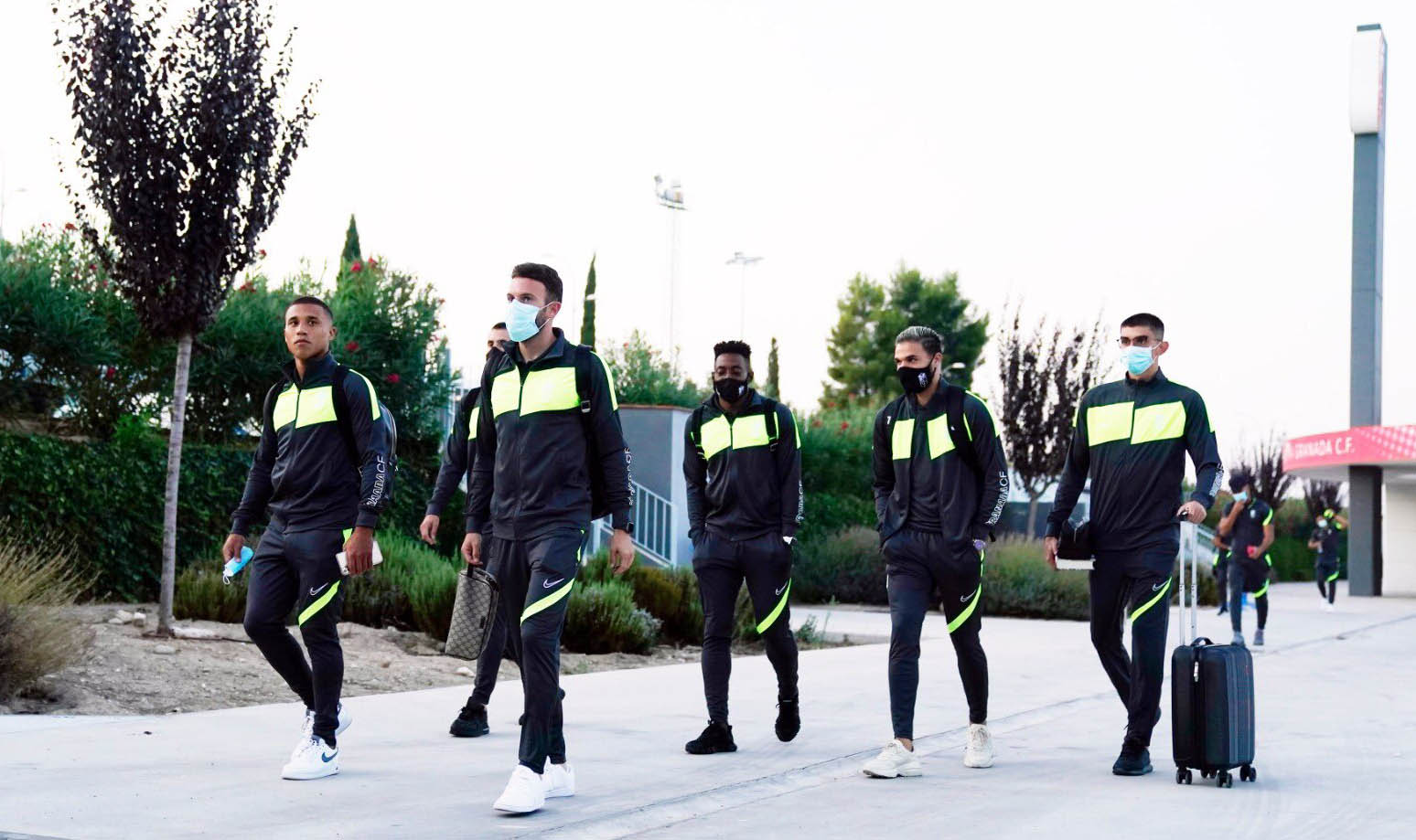 La expedición del Granada ha partido desde la Ciudad Deportiva esta mañana (GCF)
