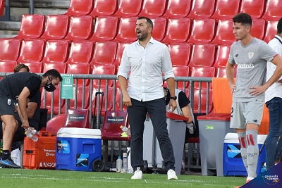 Diego Martínez vivió con intensidad el choque ante el Alavés (JOSÉ M. BALDOMERO) Diego Martínez vivió con intensidad el choque ante el Alavés (JOSÉ M. BALDOMERO)