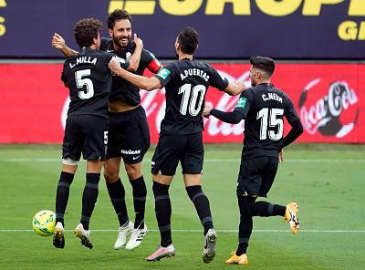 Los jugadores nazaríes celebran el gol de Germán (GCF)