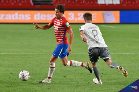 Luis Milla, durante el choque europeo ante el Lokomotivi Tbilisi en `Los Cármenes´ (GCF)