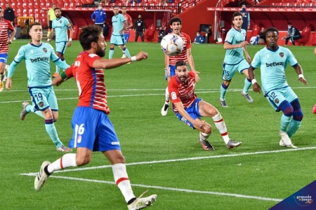 Lance del último encuentro en casa del Granada CF (JOSÉ M. BALDOMERO)