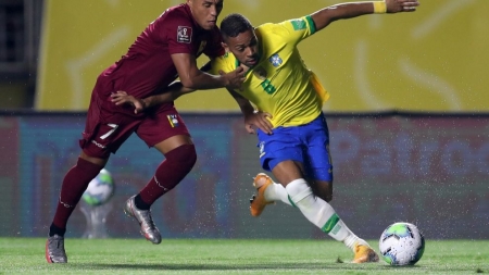 Machís, junto a Lodi, en un lance del Brasil - Venezuela de anoche (MARCA)