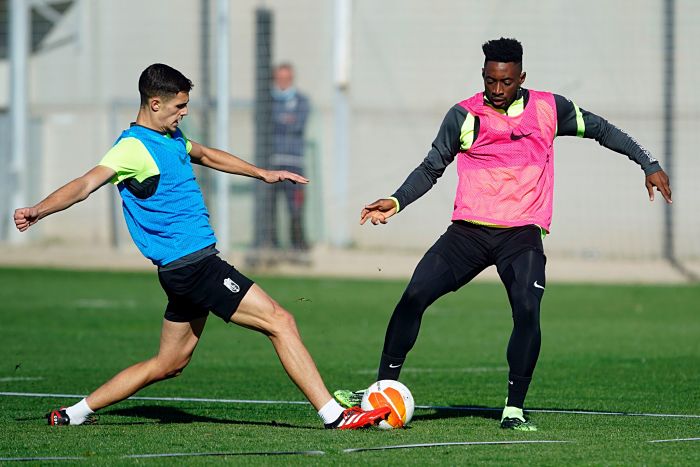 Eteki, junto al jugador del filial Pepe, durante un entrenamiento anterior (PEPE VILLOSLADA / GCF)