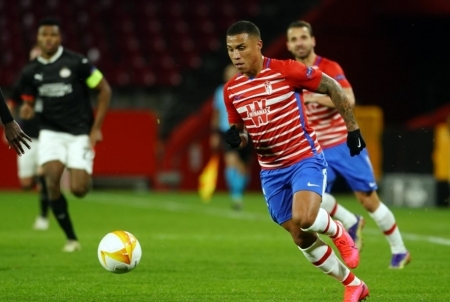 Machís en una jugada en el partido ante el PSV (GRANADA CF) Machís en una jugada en el partido ante el PSV (GRANADA CF)