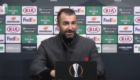 Diego Martínez, durante la rueda de prensa posterior al encuentro ante el PSV (GCF TV) Diego Martínez, durante la rueda de prensa posterior al encuentro ante el PSV (GCF TV)