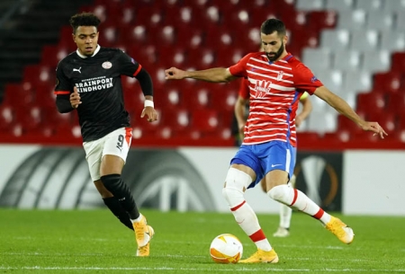 Gonalons en el último encuentro en casa ante el PSV en Europa League (GRANADA CF) Gonalons en el último encuentro en casa ante el PSV en Europa League (GRANADA CF)