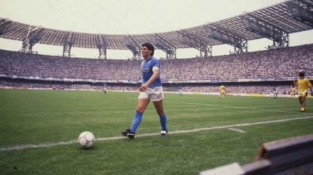 Diego Armando Maradona, ídolo del Nápoles, en `San Paolo´ (MARCA)