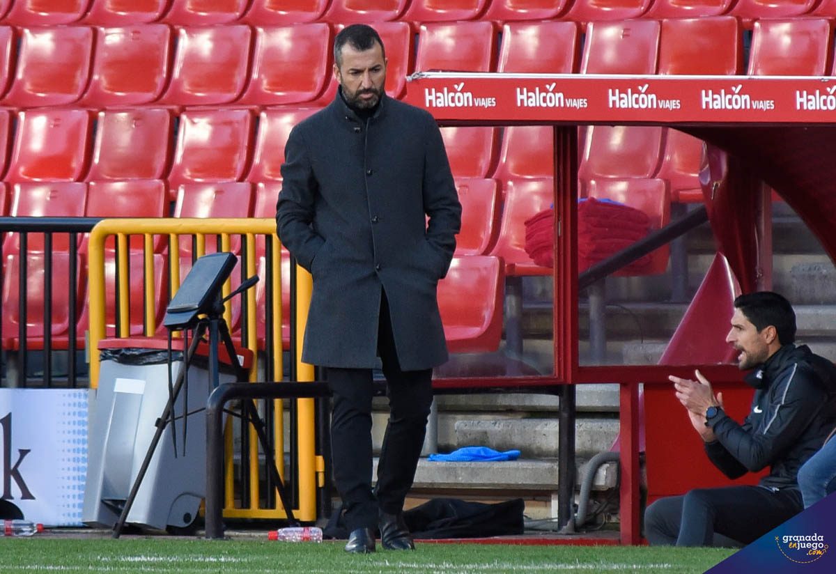 Diego Martínez en un momento del partido ante el Valencia CF (JOSÉ M. BALDOMERO)