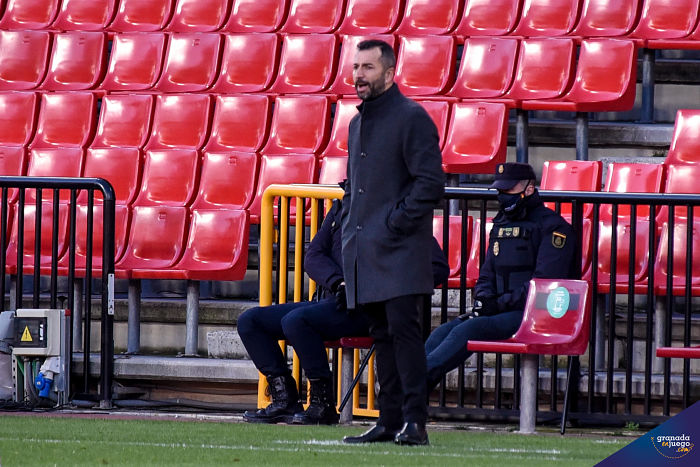 Diego Martínez, principal objetivo a retener para la directiva del Granada (JOSÉ M. BALDOMERO)