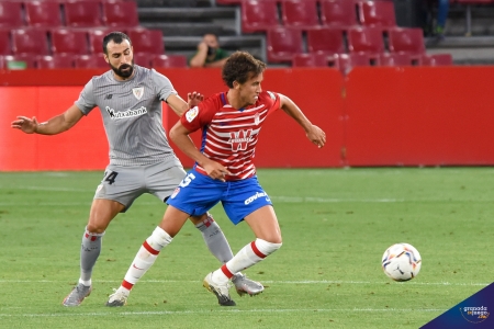 Luis Milla ha sido el último en padecer el COVID-19 en el Granada CF (JOSÉ M. BALDOMERO)