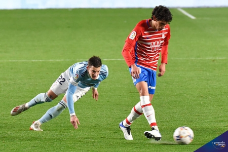 Jesús Vallejo, junto a Santi Mina, durante un lance del partido (JOSÉ M. BALDOMERO) Jesús Vallejo, junto a Santi Mina, durante un lance del partido (JOSÉ M. BALDOMERO)