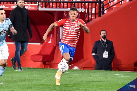 Machís lo intentó, pero no tuvo fortuna en el choque ante el Celta (JOSÉ M. BALDOMERO)