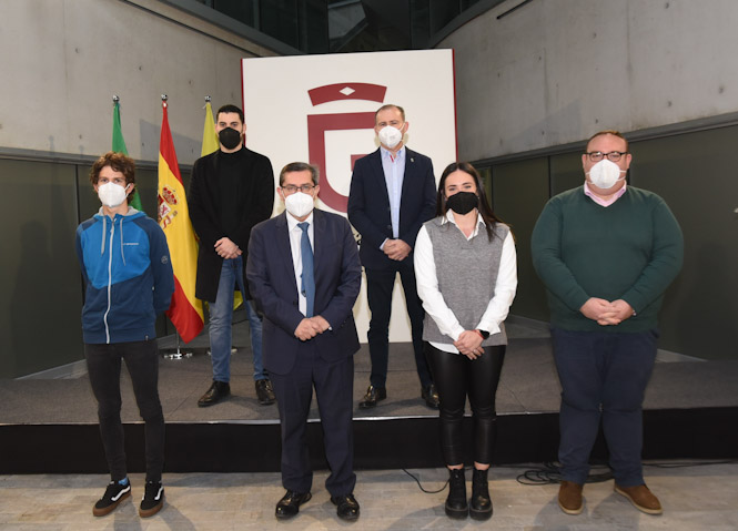 Imagen de la entrega de las becas (DIPUTACIÓN)