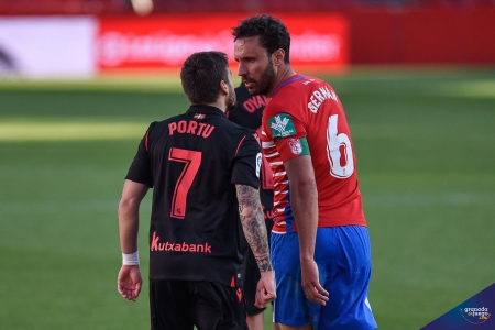 Germán tuvo sus más y sus menos con Portu durante la segunda parte (JOSÉ M. BALDOMERO) Germán tuvo sus más y sus menos con Portu durante la segunda parte (JOSÉ M. BALDOMERO)