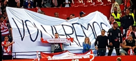 Pancarta desplegada por los seguidores granadinistas en el Sevilla - Granada de la temporada 2016/17