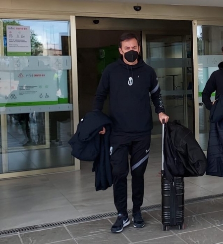 Fernández Monterrubio, a la llegada del club desde Manchester el pasado 16 de abril (FRAN CALVO) Fernández Monterrubio, a la llegada del club desde Manchester el pasado 16 de abril (FRAN CALVO)