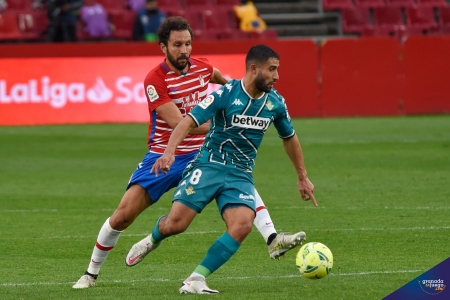 Nabil Fekir no estará presente esta noche en el derbi ante el Granada por sanción (JOSÉ M. BALDOMERO)