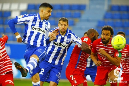 El Granada sufrió en `Mendizorroza` su cuarta derrota consecutiva de la temporada ( El Granada sufrió en `Mendizorroza` su cuarta derrota consecutiva de la temporada (