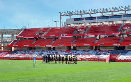 Diego Martínez ha mantenido una charla previa con sus jugadores al comienzo del entrenamiento de hoy (FRAN CALVO) Diego Martínez ha mantenido una charla previa con sus jugadores al comienzo del entrenamiento de hoy (FRAN CALVO)