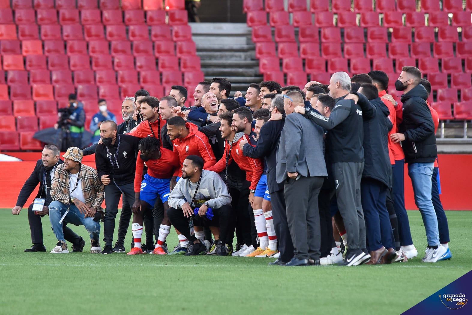 La plantilla del Granada CF ya está de vacaciones y algunos de sus miembros se han despedido por redes sociales (JOSÉ M. BALDOMERO)