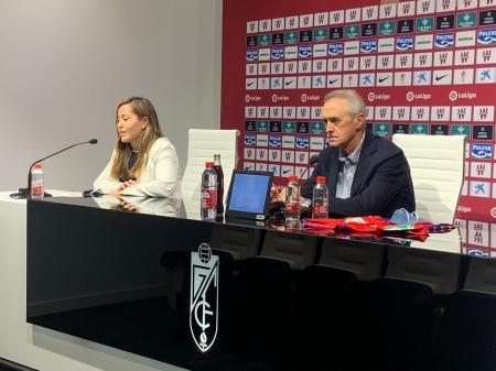 Pep Boada y Patricia Rodríguez en un momento de la rueda de prensa (JOSÉ VELASCO)