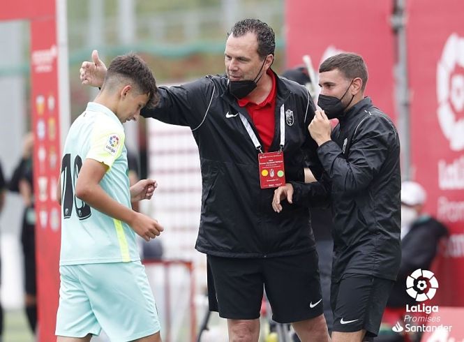 Alberto Salazar anima a uno de sus jugadores (GRANADA CF) 