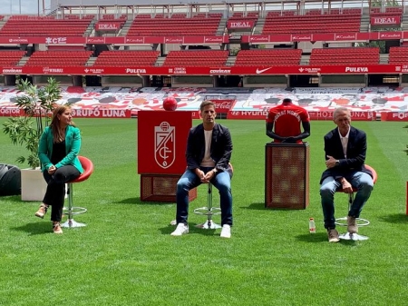 Robert Moreno, junto a Patricia Rodríguez y Pep Boada, durante la rueda de prensa (JOSÉ VELASCO / GRJ)