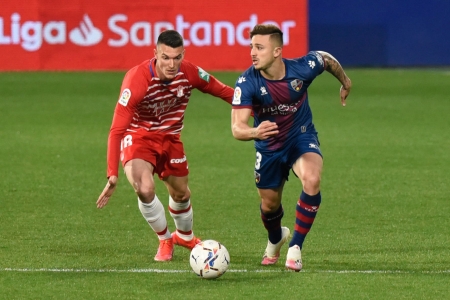 Adrián Marín no aportó lo esperado en el lateral zurdo (LALIGA) Adrián Marín no aportó lo esperado en el lateral zurdo (LALIGA)
